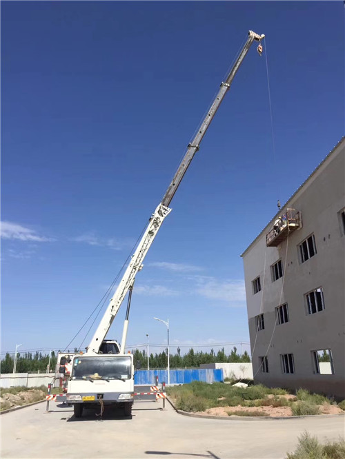 正宁县“轻装强干”—— 吊车的 “轻量化臂架” 技术